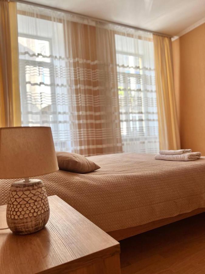 Apartment On Hnatiuka With Parking Lviv Eksteriør billede